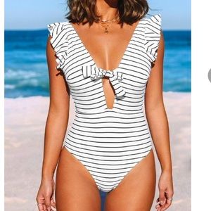 Cups he one piece swimsuit